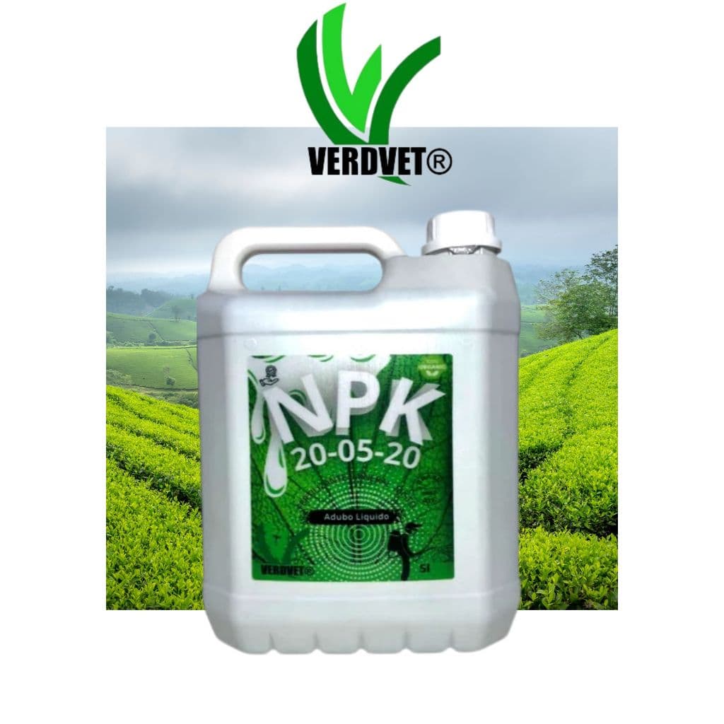 Galão de adubo líquido NPK 20-05-20, fundo verde, fundo de campo verde.