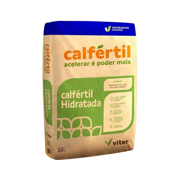 Saco de 20kg de calcário agrícola Calfértil Itaú com etiqueta azul e verde